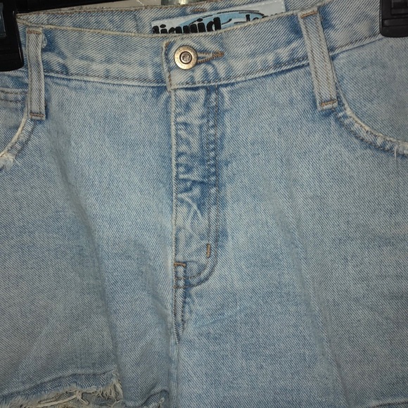 Liquid Jean. Junior’s Stone Wash Faded Short - Picture 3 of 8